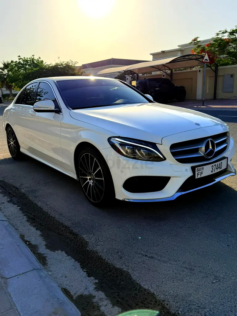 Mercedes-Benz C-Class C200 2015 | GCC Specs | Low Mileage | Excellent Condition - Image 4