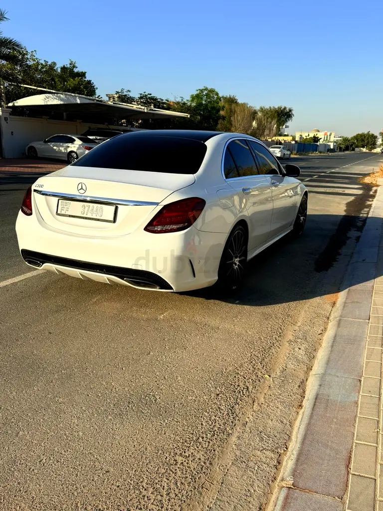 Mercedes-Benz C-Class C200 2015 | GCC Specs | Low Mileage | Excellent Condition - Image 5