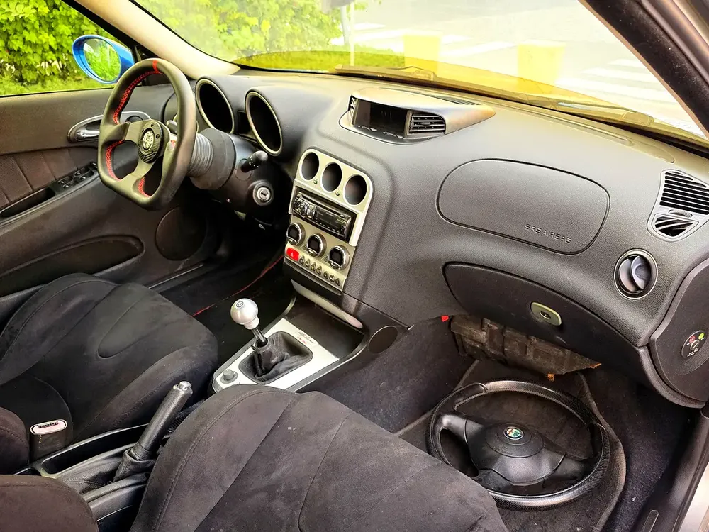 Alfa Romeo 156 2002 | JTS 16V Engine | 5 Speed Manual | Momo Steering | Bride Seat | Japan Import - Image 10