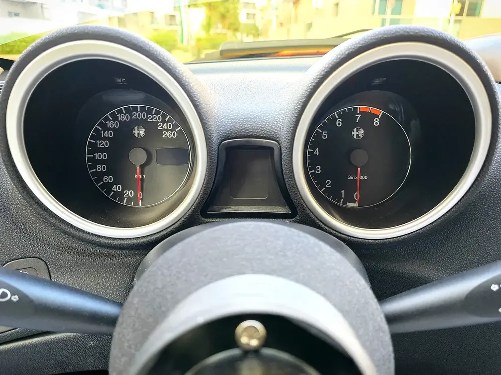 Alfa Romeo 156 2002 | JTS 16V Engine | 5 Speed Manual | Momo Steering | Bride Seat | Japan Import - Image 18