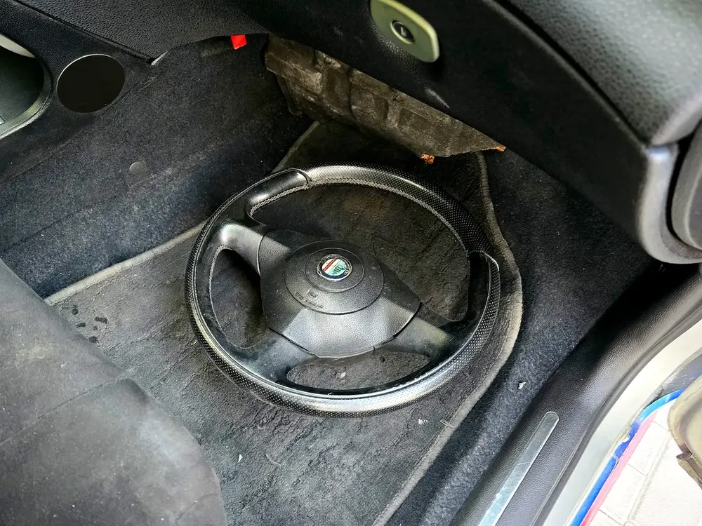 Alfa Romeo 156 2002 | JTS 16V Engine | 5 Speed Manual | Momo Steering | Bride Seat | Japan Import - Image 19