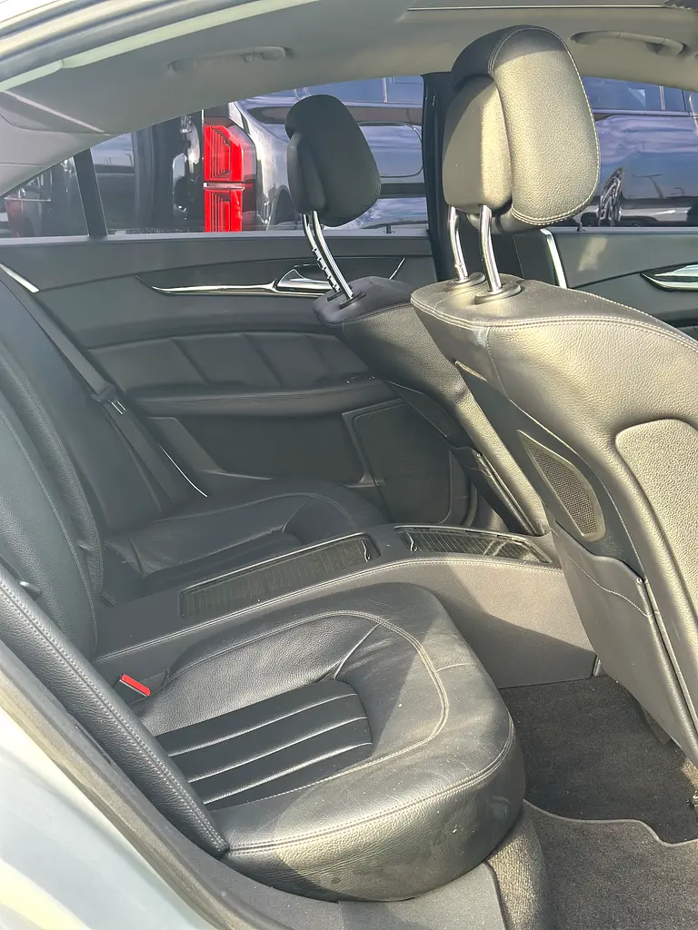 Excellent Condition Mercedes‑Benz CLS 350 BlueEfficiency  2013  Korean Specs - Image 11