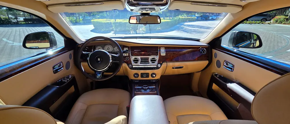 2014 Rolls Royce Ghost Silver. Sand AGMC FSH, ZERO ACCIDENTS OR PAINT - Image 10