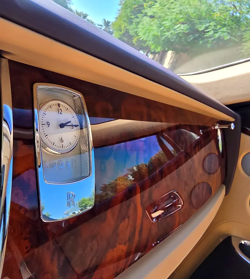 2014 Rolls Royce Ghost Silver. Sand AGMC FSH, ZERO ACCIDENTS OR PAINT - Image 13