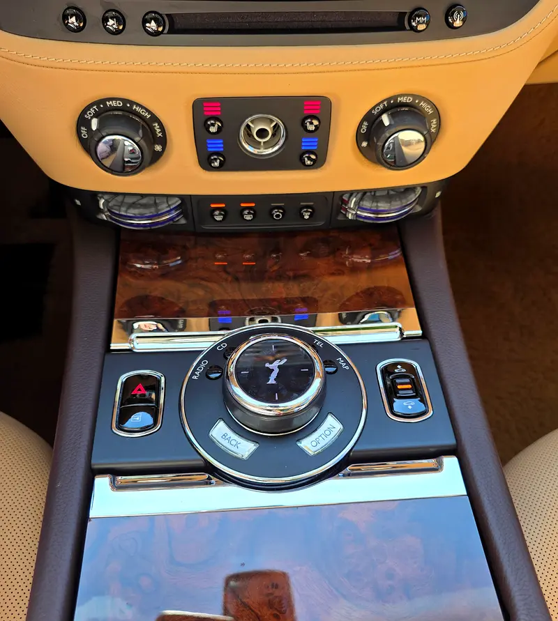 2014 Rolls Royce Ghost Silver. Sand AGMC FSH, ZERO ACCIDENTS OR PAINT - Image 14