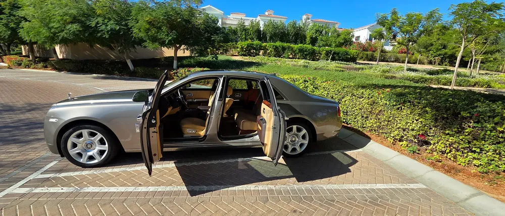 2014 Rolls Royce Ghost Silver. Sand AGMC FSH, ZERO ACCIDENTS OR PAINT - Image 4