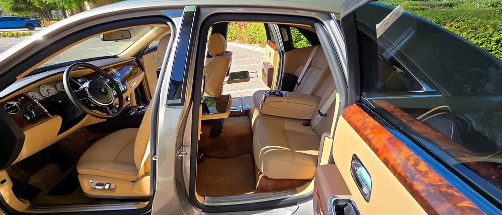 2014 Rolls Royce Ghost Silver. Sand AGMC FSH, ZERO ACCIDENTS OR PAINT - Image 6