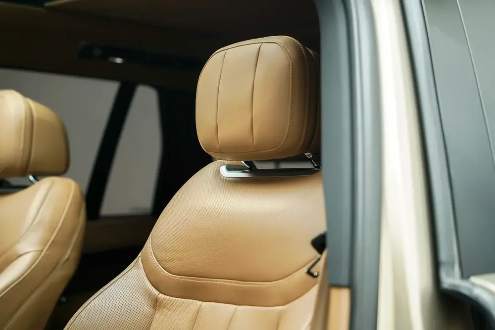 2023 RANGE ROVER HSE P530 WITH WARRANTY AND SERVICE CONTRACT - Image 12