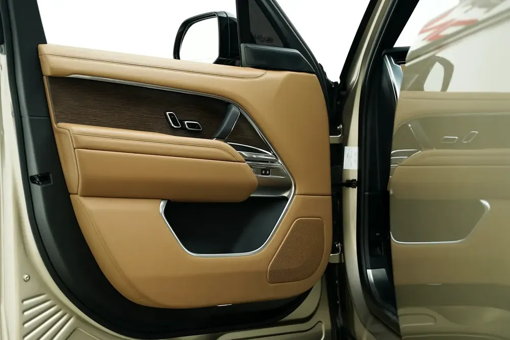 2023 RANGE ROVER HSE P530 WITH WARRANTY AND SERVICE CONTRACT - Image 14