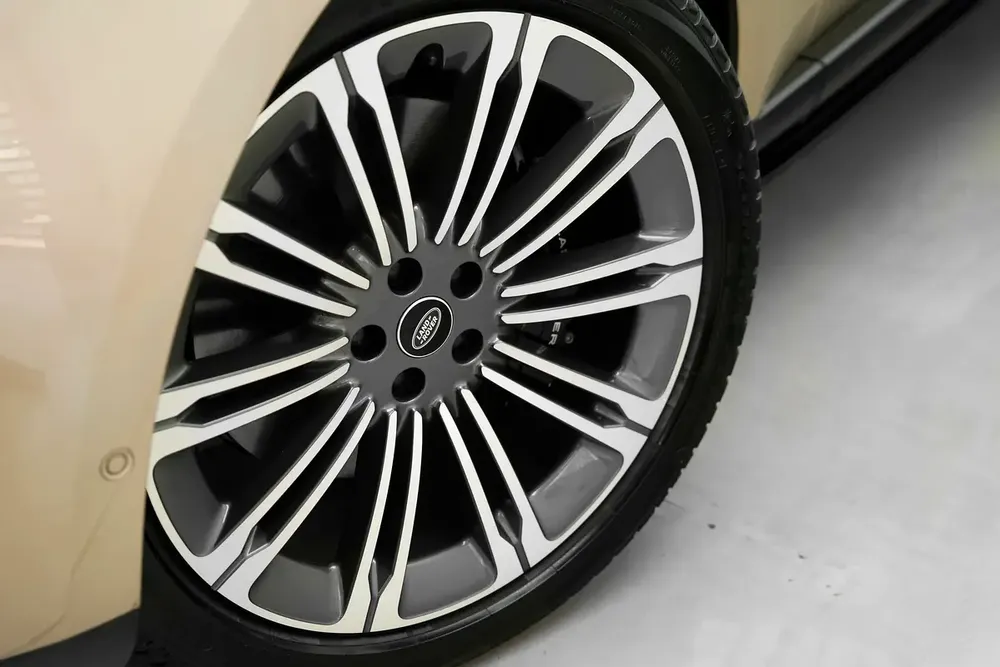 2023 RANGE ROVER HSE P530 WITH WARRANTY AND SERVICE CONTRACT - Image 18