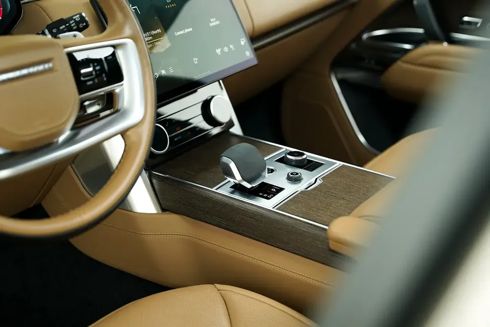 2023 RANGE ROVER HSE P530 WITH WARRANTY AND SERVICE CONTRACT - Image 9