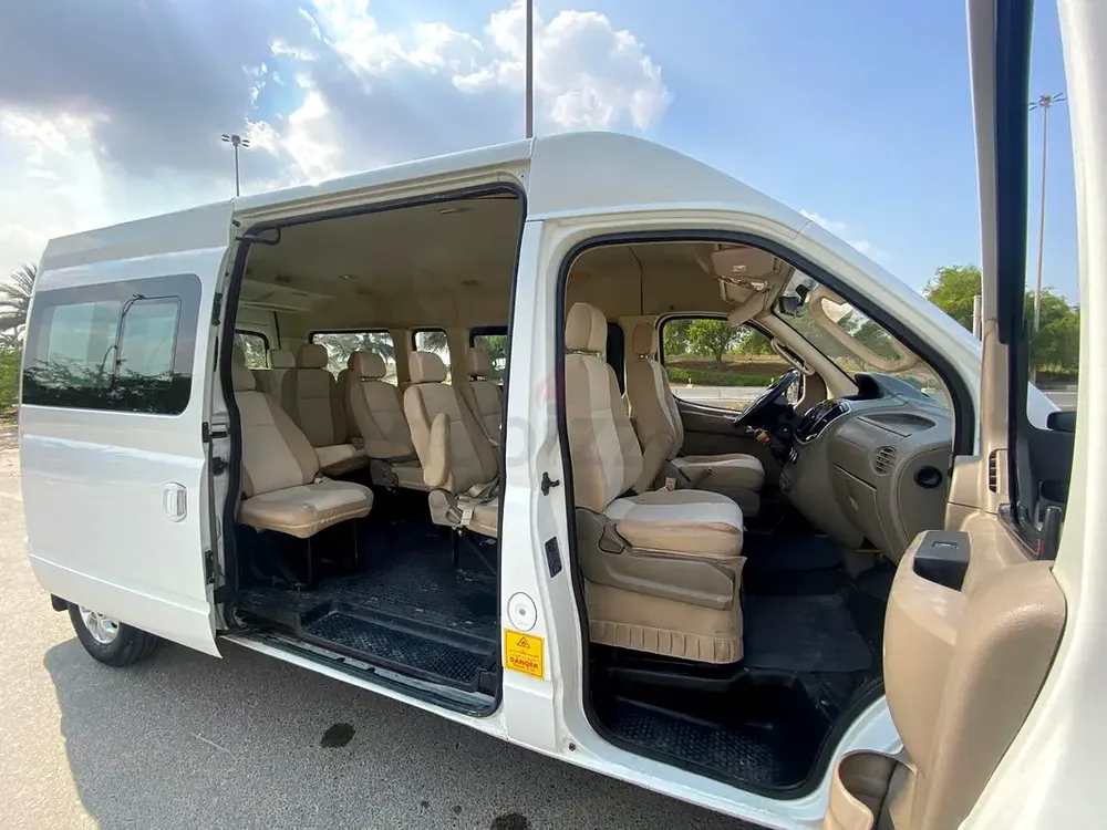 Maxus v80 15 seater nice passenger van - Image 12