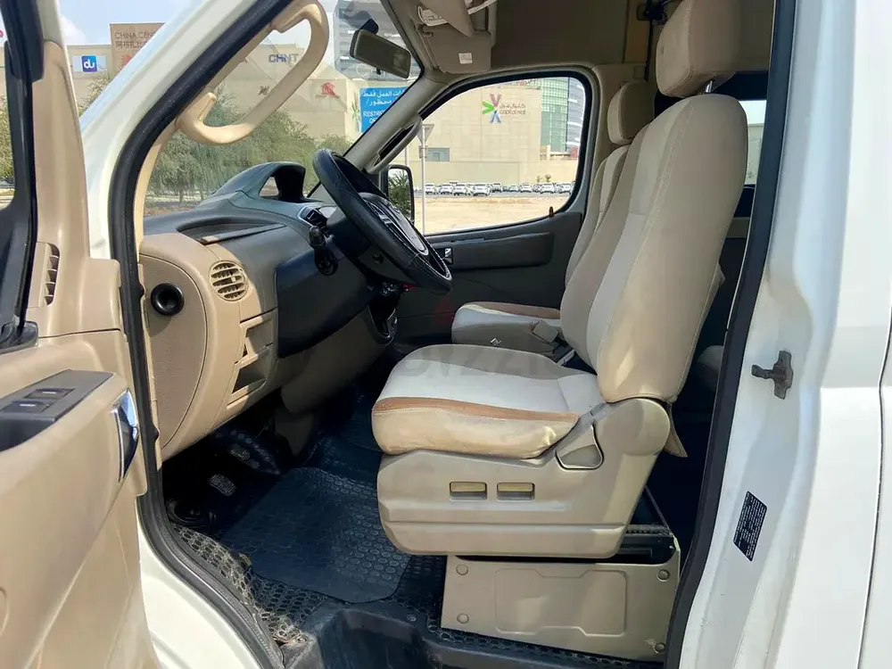 Maxus v80 15 seater nice passenger van - Image 15