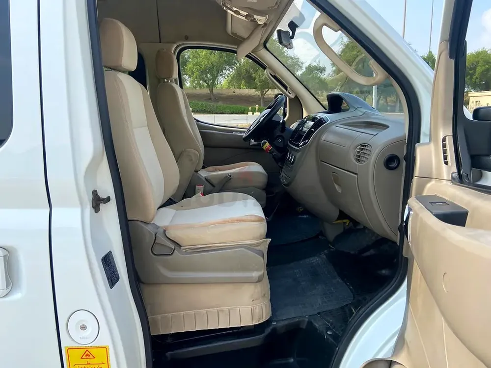 Maxus v80 15 seater nice passenger van - Image 5
