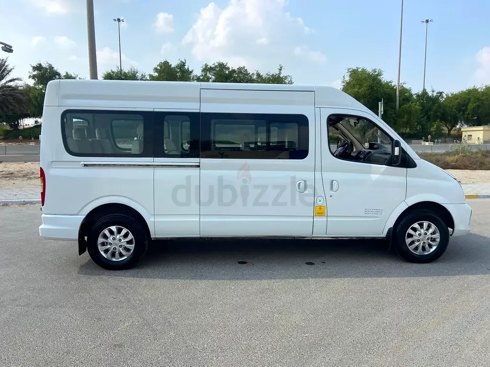 Maxus v80 15 seater nice passenger van - Image 9