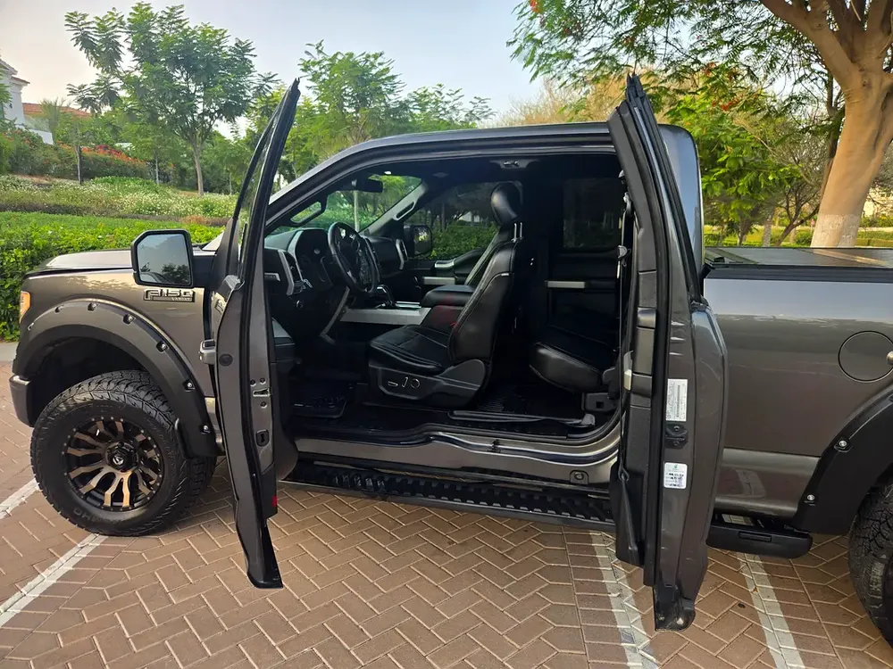 Ford F-150 Lariat 2017 GCC Specs | Low Mileage | Pristine Condition - Image 11