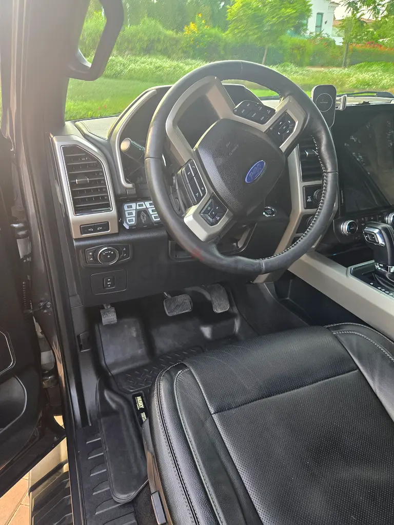 Ford F-150 Lariat 2017 GCC Specs | Low Mileage | Pristine Condition - Image 14