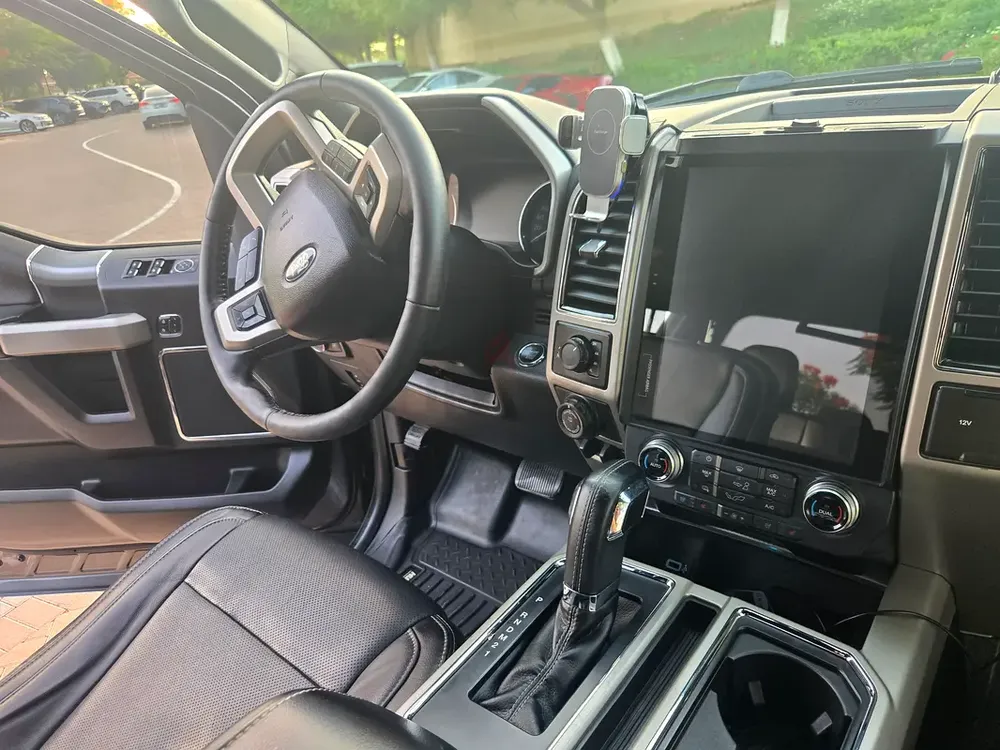 Ford F-150 Lariat 2017 GCC Specs | Low Mileage | Pristine Condition - Image 17