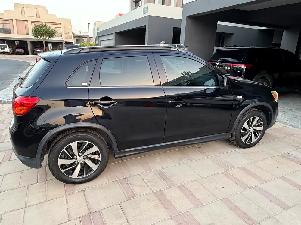 Mitsubishi ASX GLX 4WD Top Line 2017 | GCC Specs | FULLY SERVICED IN MITSUBISHI - Image 4