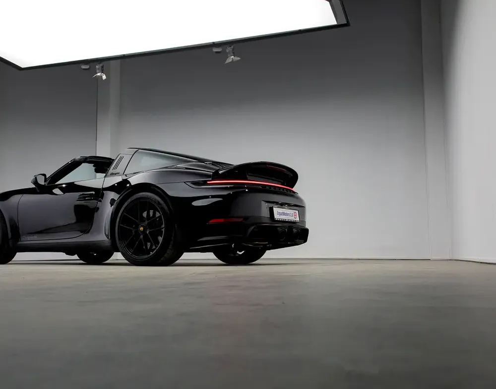 992.2 • Like New - Ultra Low Mileage • Porsche Warranty • GCC - Image 20