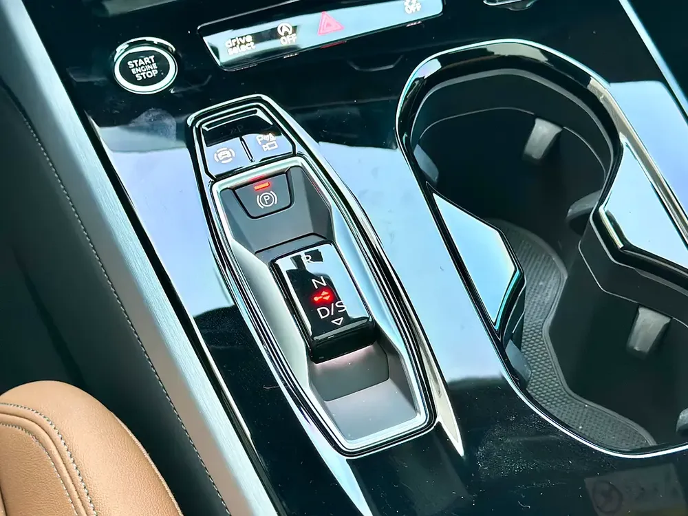 AUDI A5 40TFSI Quattro S-LINE 2025 - Image 15