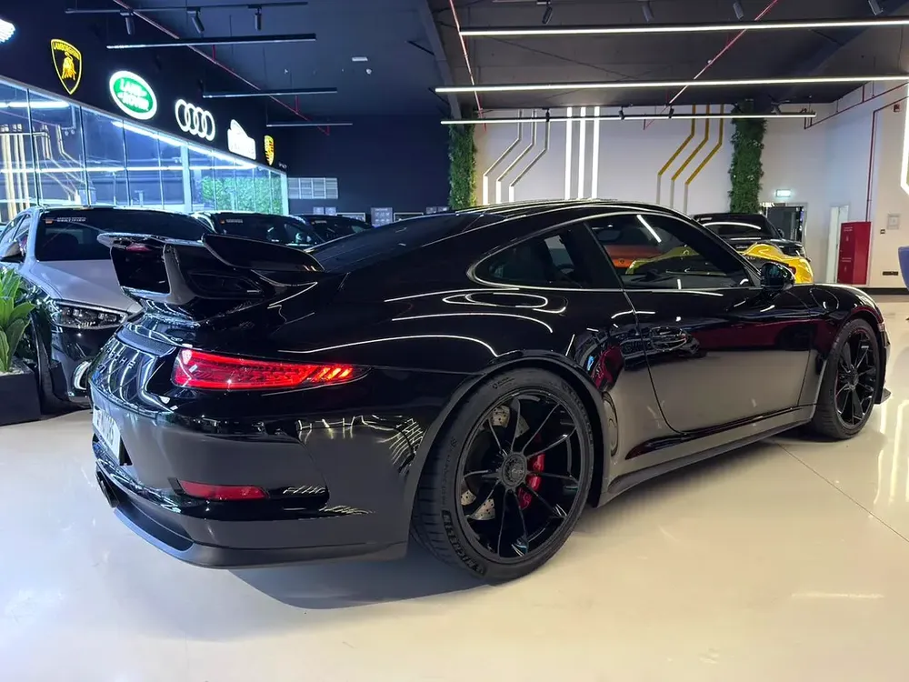 2016 Porsche 911 GT3 - GCC Specs - Dealer Warranty Till 11/26 - Full Service History Available - Image 11