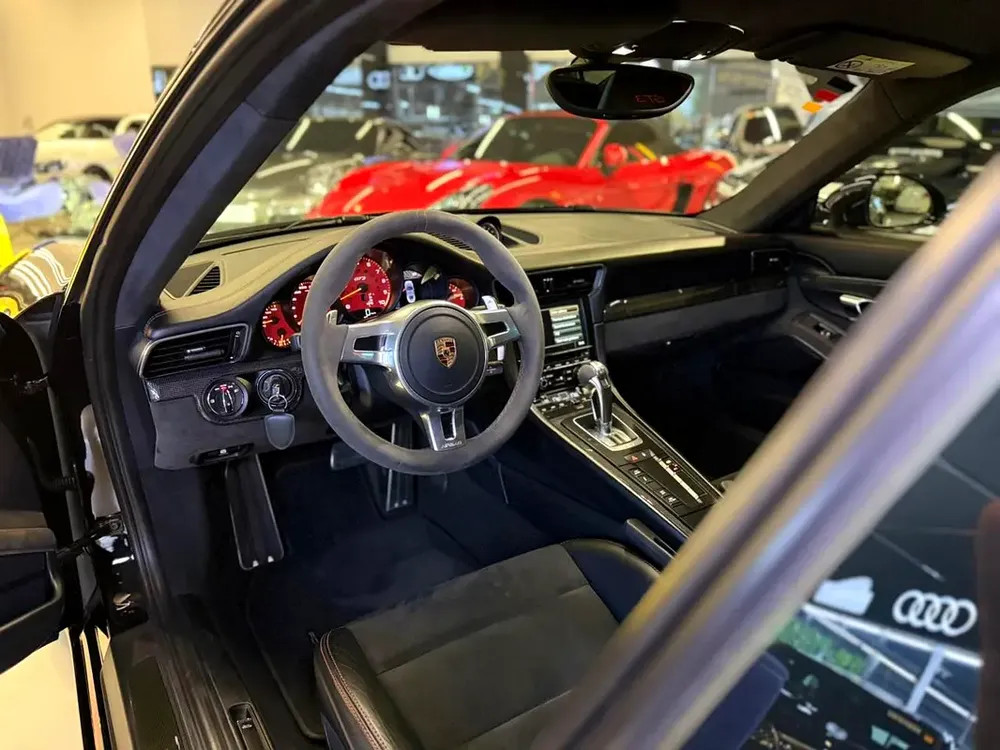2016 Porsche 911 GT3 - GCC Specs - Dealer Warranty Till 11/26 - Full Service History Available - Image 12