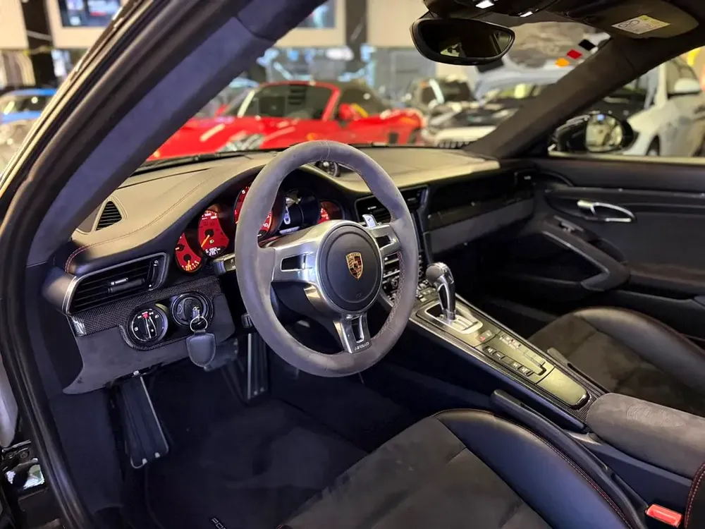 2016 Porsche 911 GT3 - GCC Specs - Dealer Warranty Till 11/26 - Full Service History Available - Image 13