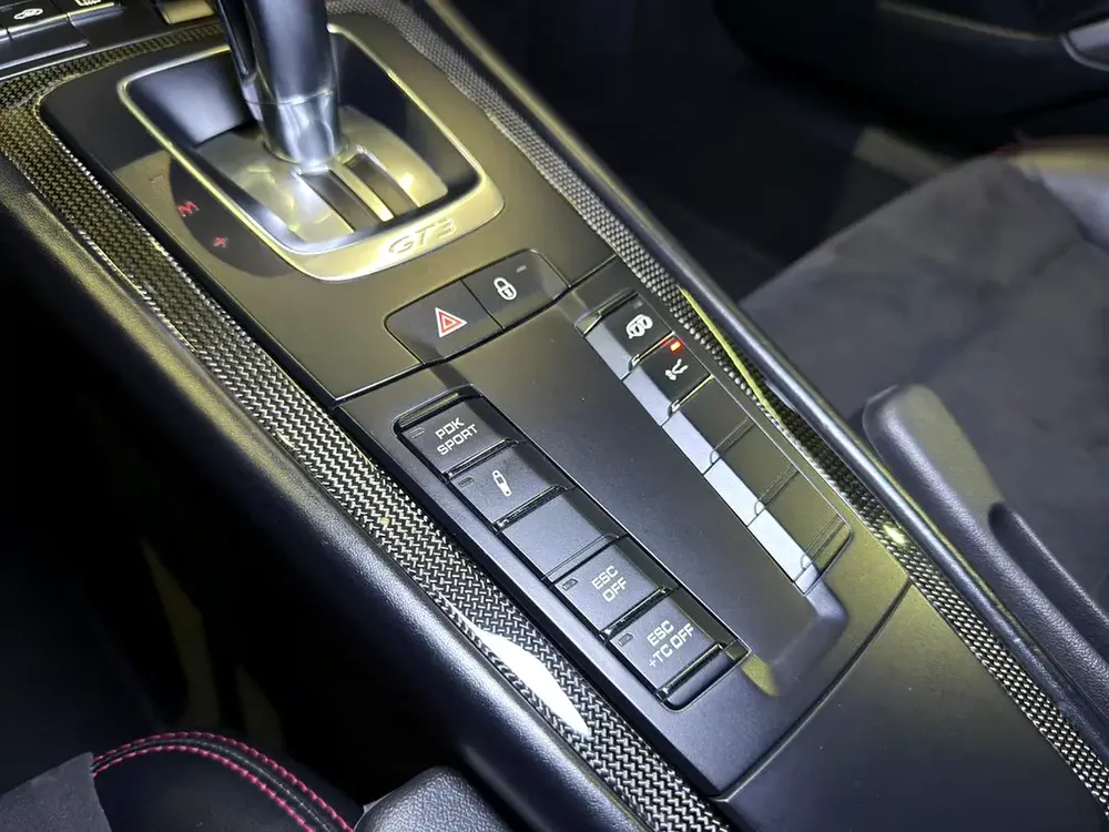2016 Porsche 911 GT3 - GCC Specs - Dealer Warranty Till 11/26 - Full Service History Available - Image 16