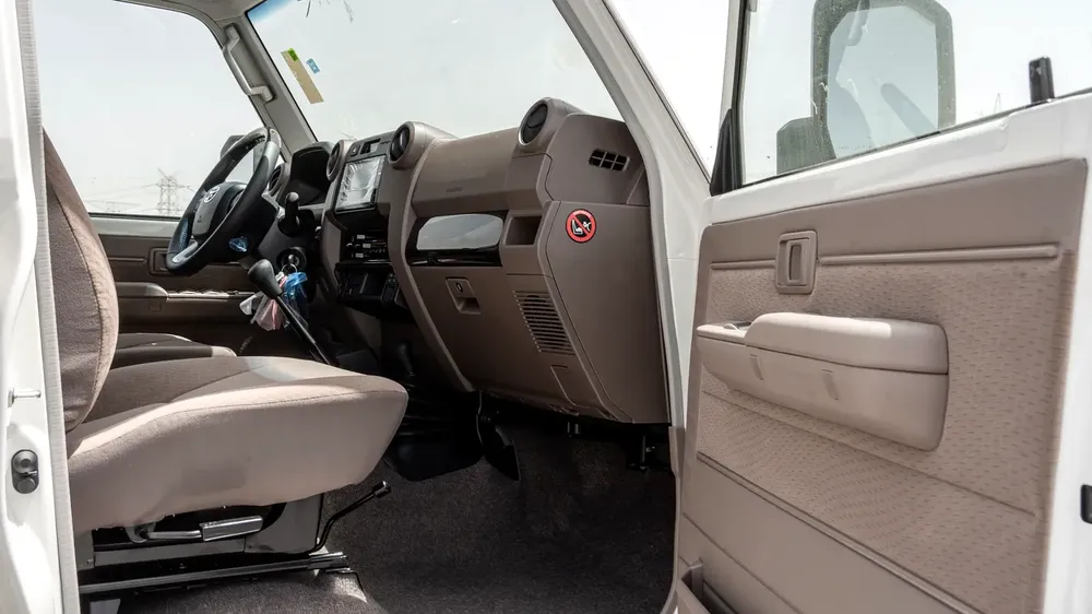 Toyota Land Cruiser LC76 4.0L MT Petrol - Image 11