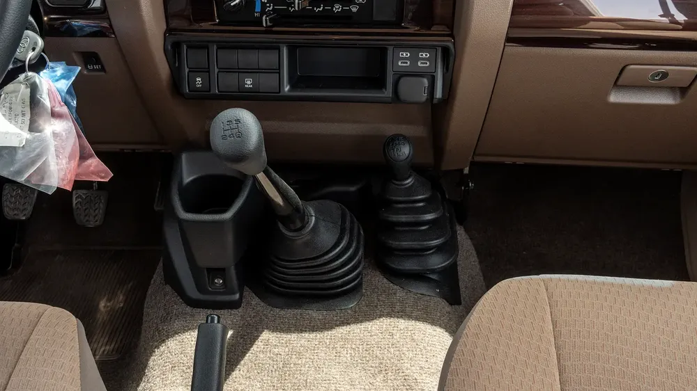Toyota Land Cruiser LC76 4.0L MT Petrol - Image 17