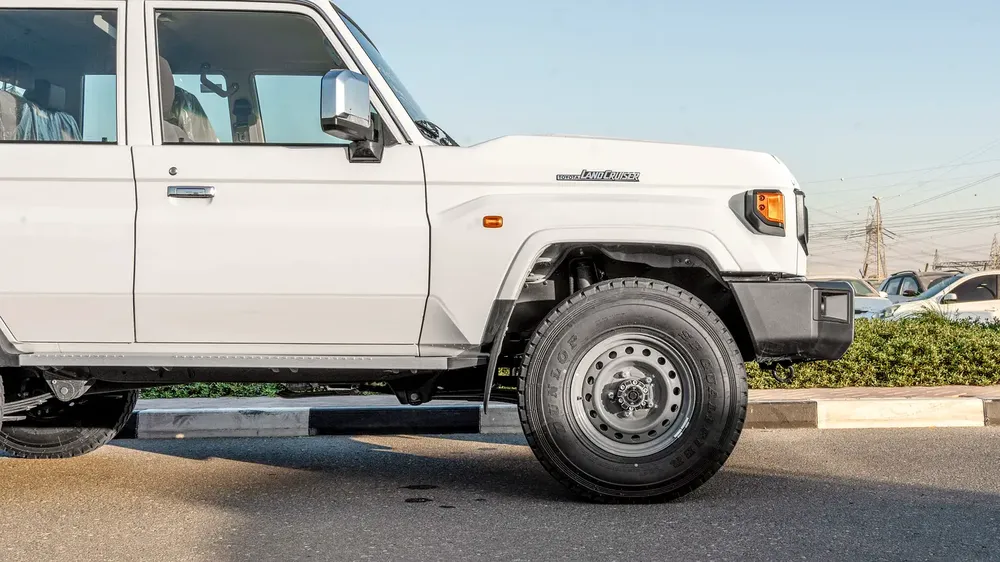 Toyota Land Cruiser LC76 4.0L MT Petrol - Image 6