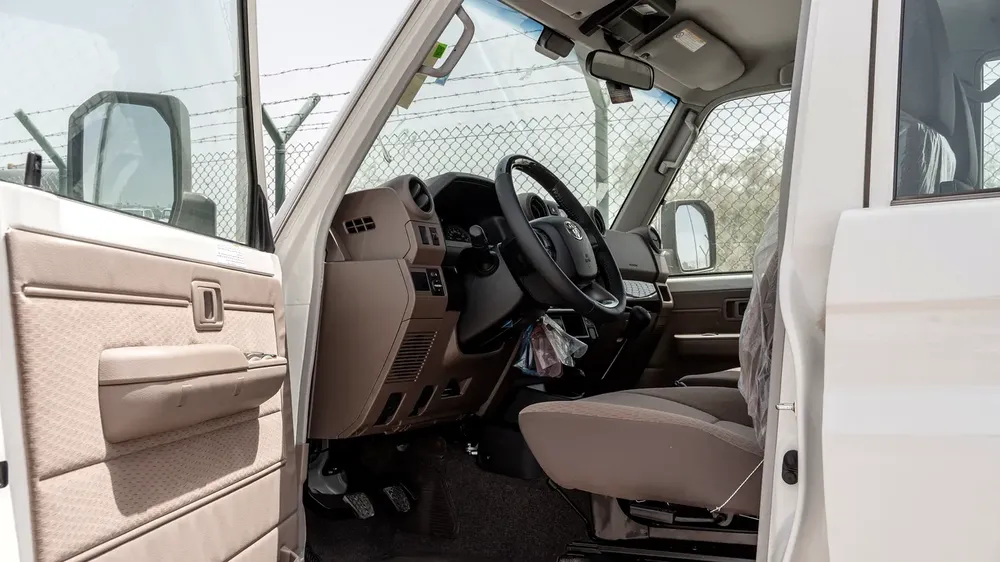 Toyota Land Cruiser LC76 4.0L MT Petrol - Image 8