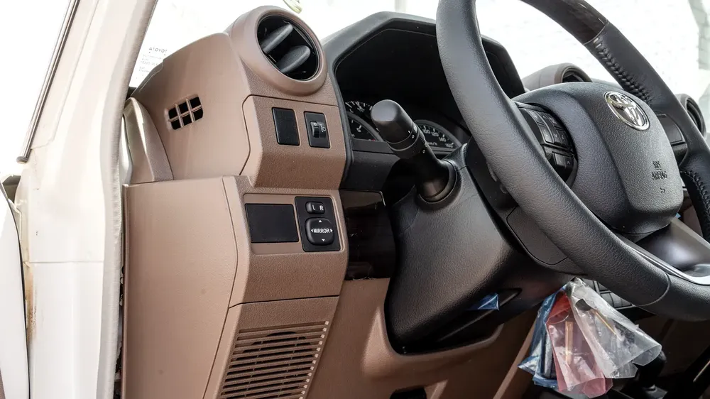 Toyota Land Cruiser LC76 4.0L MT Petrol - Image 9
