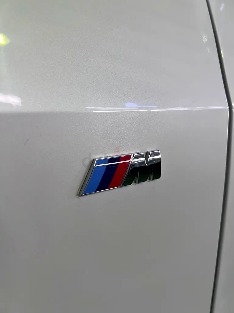 M Sport xDrive40i GCC low mileage - Image 11