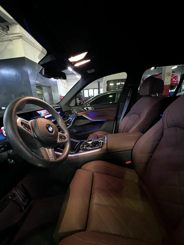 M Sport xDrive40i GCC low mileage - Image 9