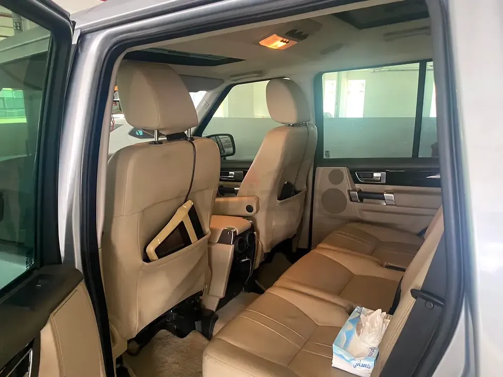 Land Rover LR4 HSE 2010 GCC Specs - Well Maintained - Image 4