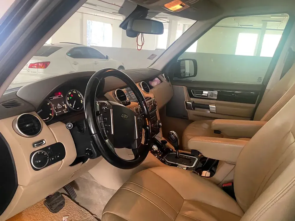 Land Rover LR4 HSE 2010 GCC Specs - Well Maintained - Image 5