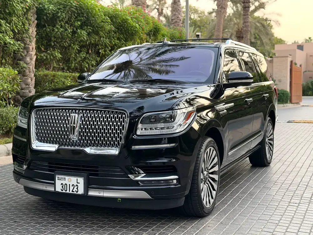 Lincoln Navigator Presidential 2018 Black Full Service History In Excellent Condition - Image 10