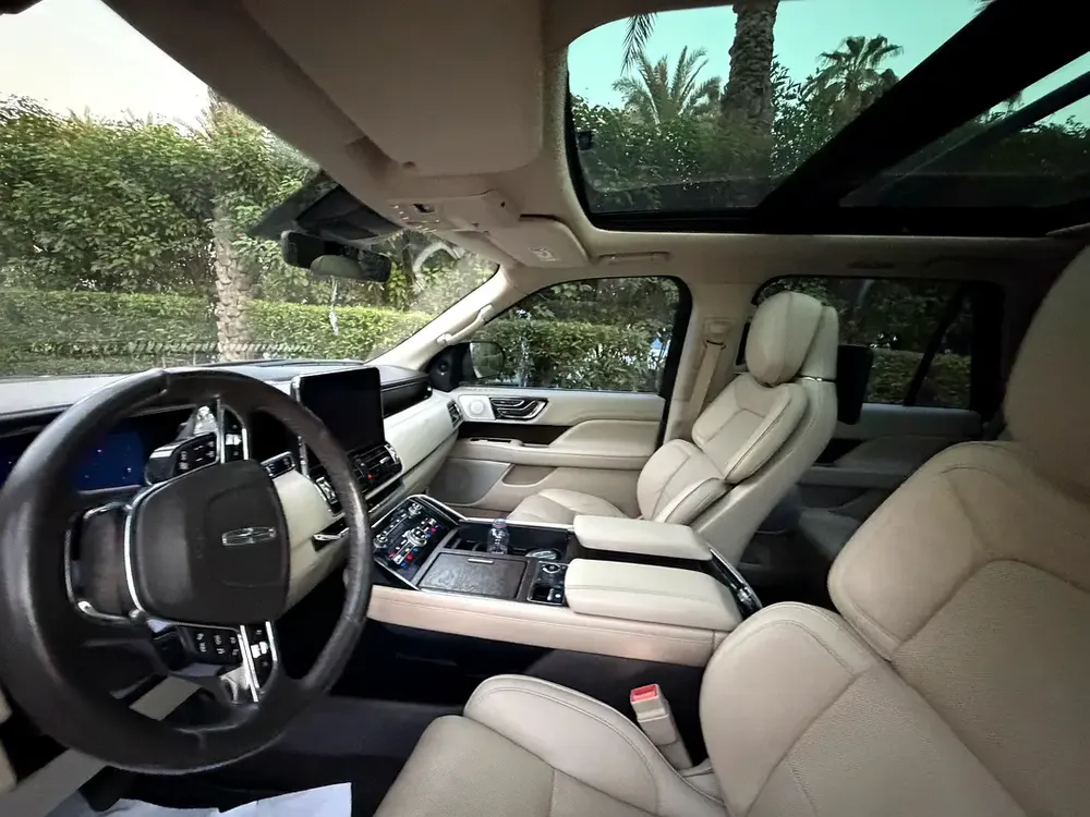 Lincoln Navigator Presidential 2018 Black Full Service History In Excellent Condition - Image 13