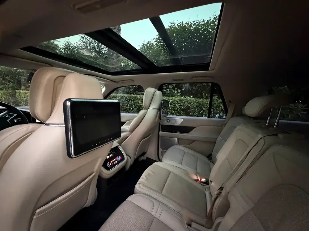 Lincoln Navigator Presidential 2018 Black Full Service History In Excellent Condition - Image 15