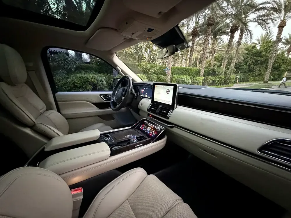 Lincoln Navigator Presidential 2018 Black Full Service History In Excellent Condition - Image 17