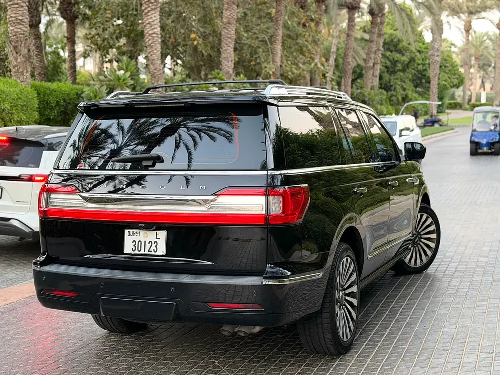 Lincoln Navigator Presidential 2018 Black Full Service History In Excellent Condition - Image 5