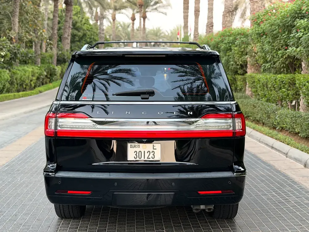 Lincoln Navigator Presidential 2018 Black Full Service History In Excellent Condition - Image 6