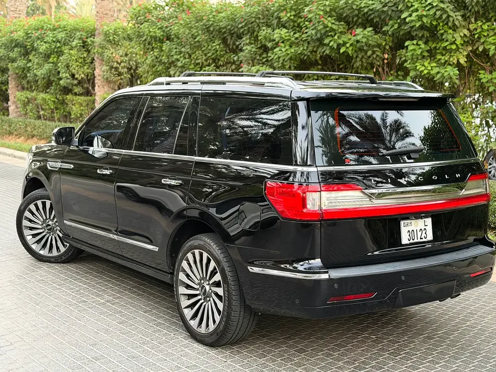 Lincoln Navigator Presidential 2018 Black Full Service History In Excellent Condition - Image 9