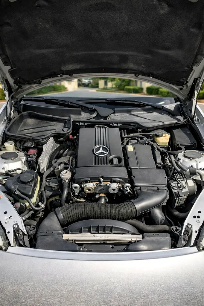 Mercedes-Benz SLK 200 | GCC Specs | Well Maintained Convertible - Image 4