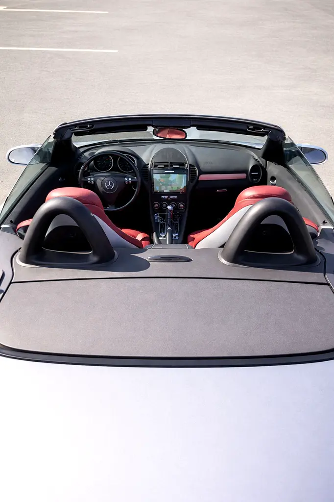 Mercedes-Benz SLK 200 | GCC Specs | Well Maintained Convertible - Image 5