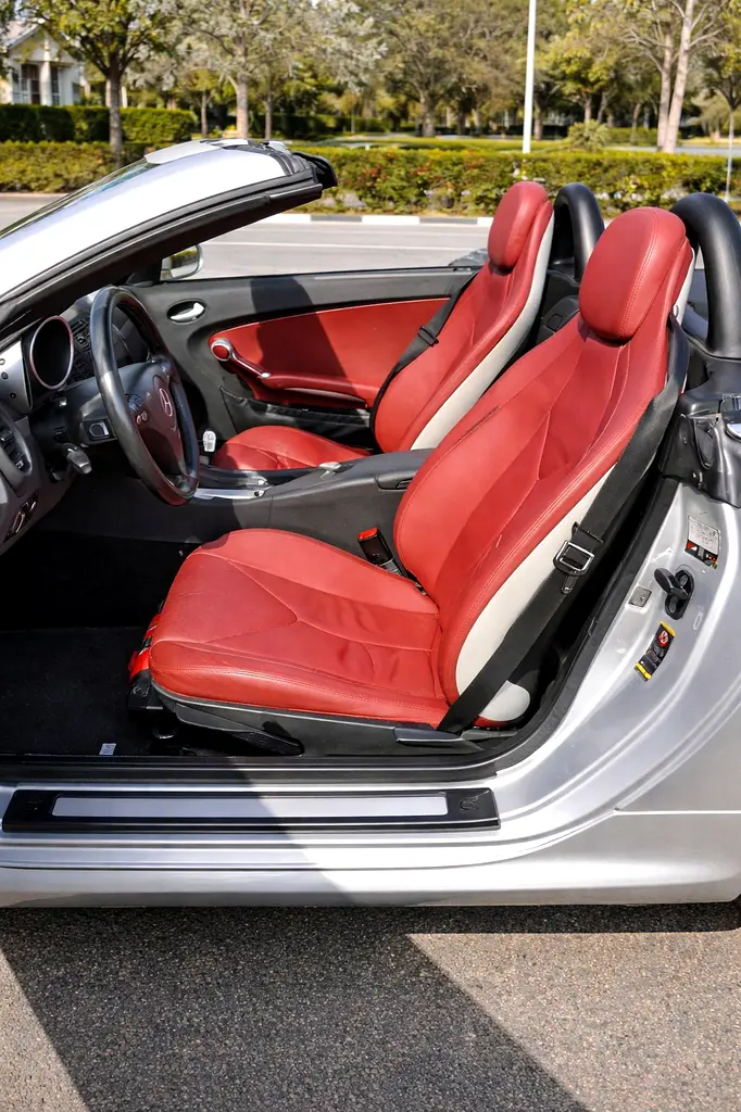 Mercedes-Benz SLK 200 | GCC Specs | Well Maintained Convertible - Image 6