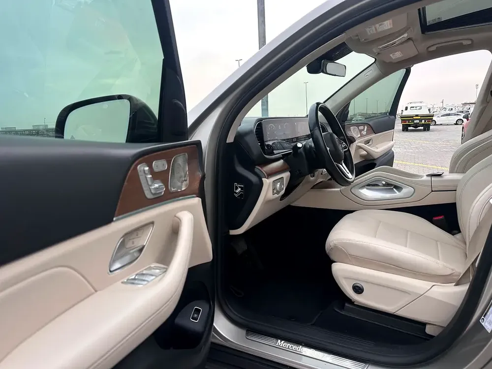 MercedesGLE 350 2022 Imported full GLE63 AMG Kit full option original airbags super clean car - Image 4
