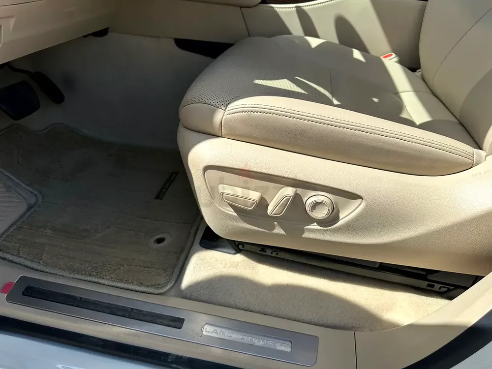 Toyota Land Cruiser GXR 2025 Model with Company Warranty  Free Service Contract - Image 7